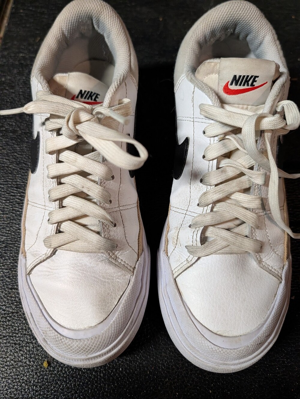 Nike Women’s White Courtside Shoes 7.5